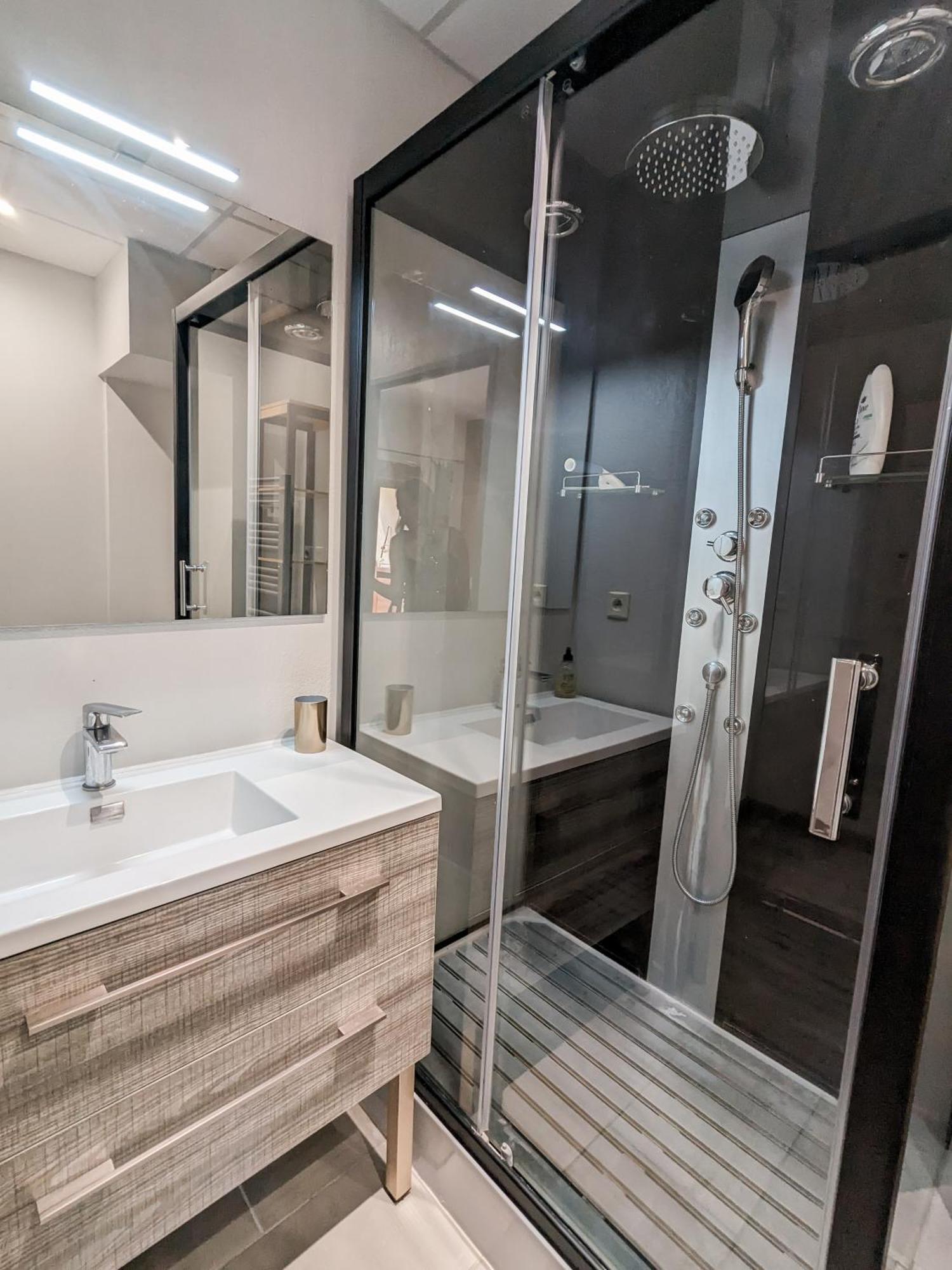 Appartement Moderne Central Avec Piscine, Garage Prive Et Terrasse Sud ユゼ エクステリア 写真